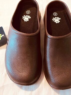 DAWGS, ULTRASOFT WORKING STYLE, DARK BROWN, SIZE 8, NO HOLES ON TOP, FOUR HOLES